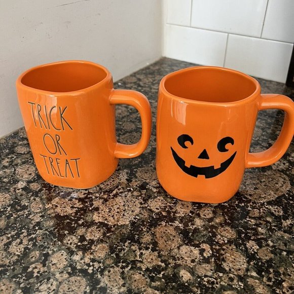 RAE DUNN 2pk Ceramic Trick Or Treat Mugs New in box - Picture 3 of 6